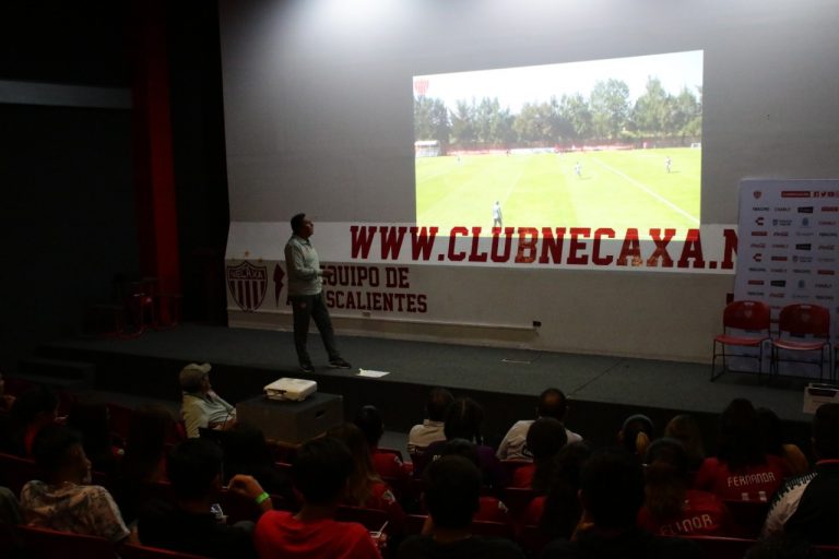 Conviven jugadores de Necaxa Aguascalientes con equipos de futbol del Cecytea 