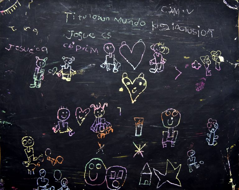 Presentan a ganadores de concurso de dibujo Los mil colores de la discapacidad en Aguascalientes