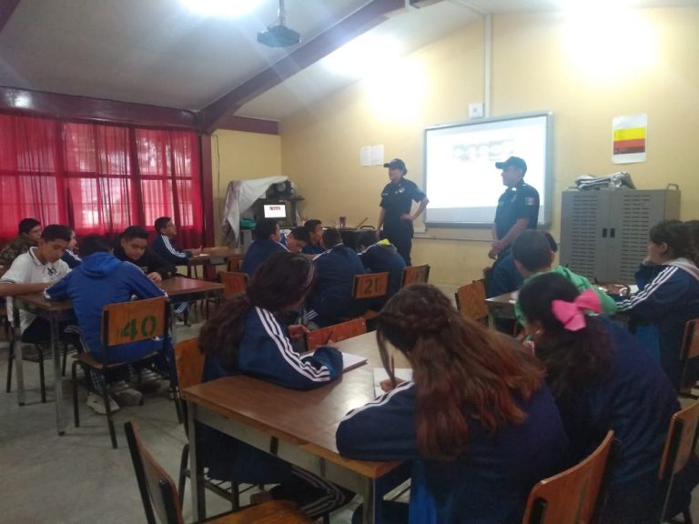 Alumnos de secundaria en Aguascalientes reciben pláticas para la prevención de delitos cibernéticos