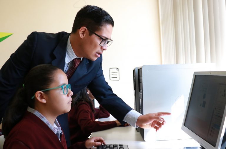Entrega IEA aula de medios a telesecundaria en Pabellón de Arteaga, Aguascalientes