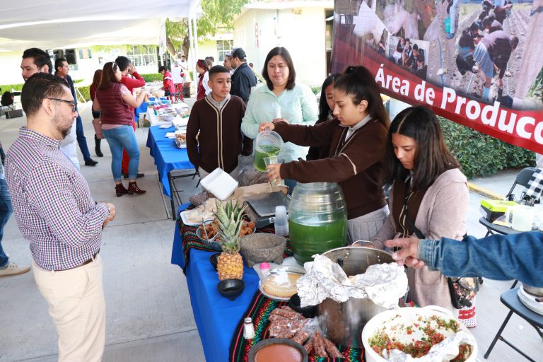 Exponen productos agroalimentarios estudiantes de secundarias técnicas agropecuarias de Aguascalientes