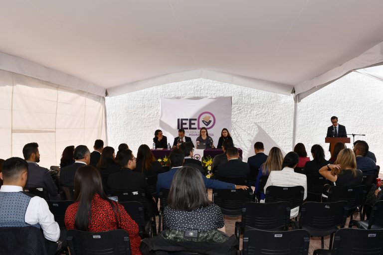 Celebra Instituto Electoral de Aguascalientes 19 años con la presentación de libro