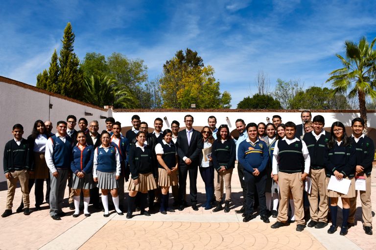 Premian a ganadores del Concurso de Debate Político Juvenil en Aguascalientes