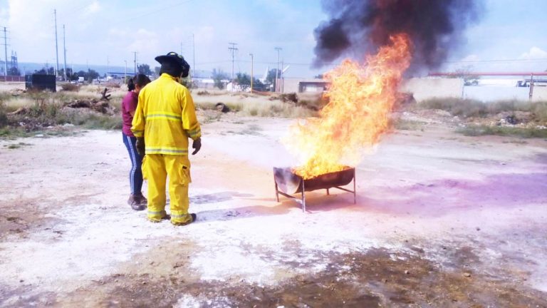 Capacitan Bomberos de Aguascalientes a personal de la empresa ITA 