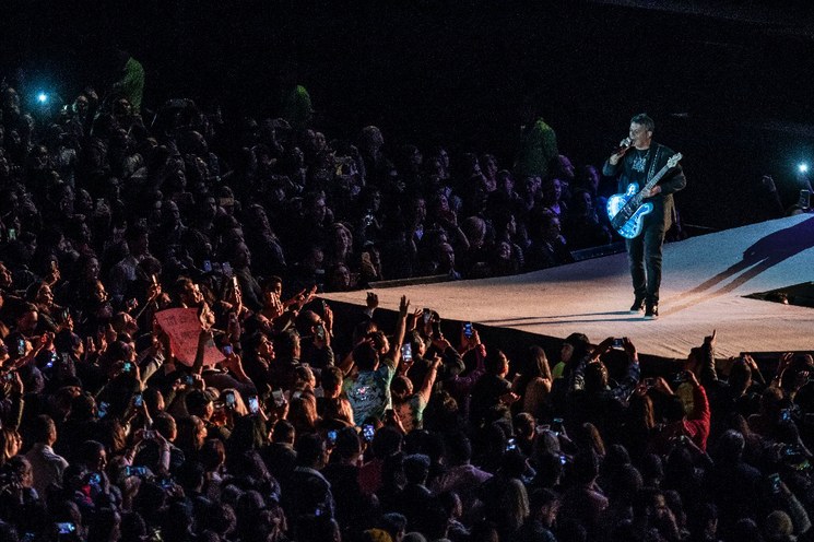 Alejandro Sanz rinde homenaje a José José en el Foro Sol