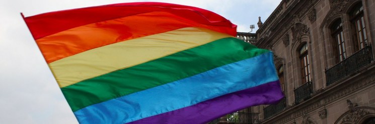 Nuevo León niega registro a escuelas públicas para hijos de parejas homoparentales