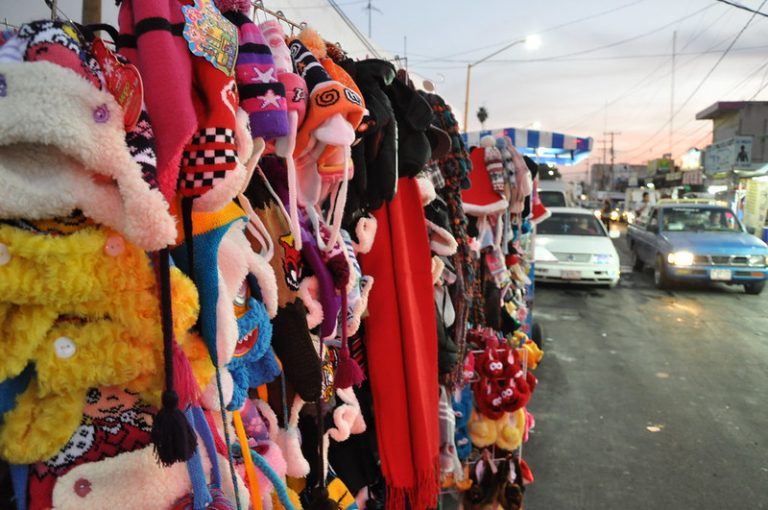 Comerciantes ambulantes del centro de Aguascalientes sólo refrendaron sus permisos