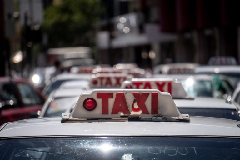 Taxistas de Aguascalientes quieren aumento en su tarifa, pero no es viable