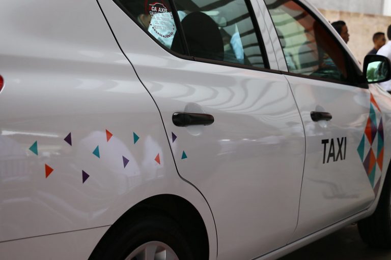 Taxistas de Aguascalientes lanzan su aplicación para ofrecer servicio de transporte