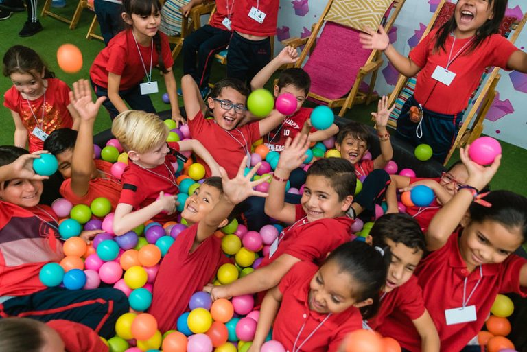 Participan cientos de niños en talleres de la FIL Guadalajara