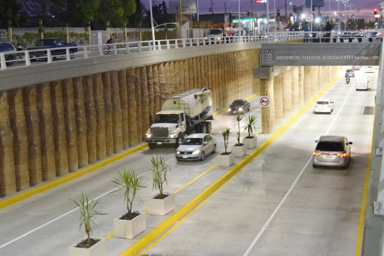 Pendientes, construcciones para mejor flujo en Segundo Anillo poniente de Aguascalientes