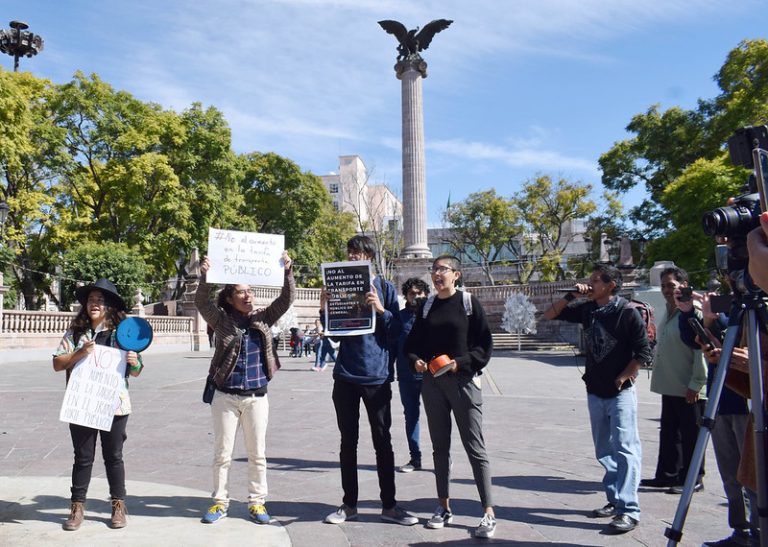Poca participación en manifestación contra aumento de la tarifa de transporte público en Aguascalientes