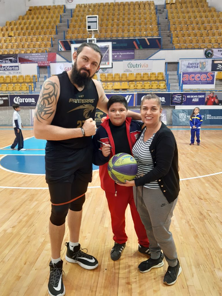 Panteras de Aguascalientes convive con cerca de 120 niños con discapacidad   