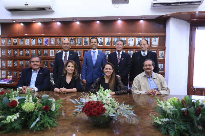 Se reúne María Teresa Jiménez con exalcaldes de la capital de Aguascalientes