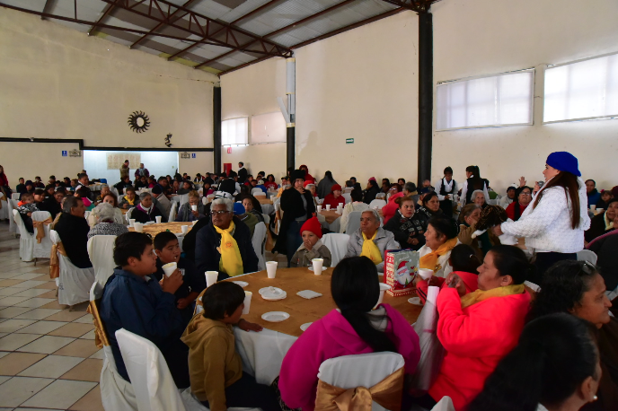 Celebran posada para niños y personas de la tercera edad