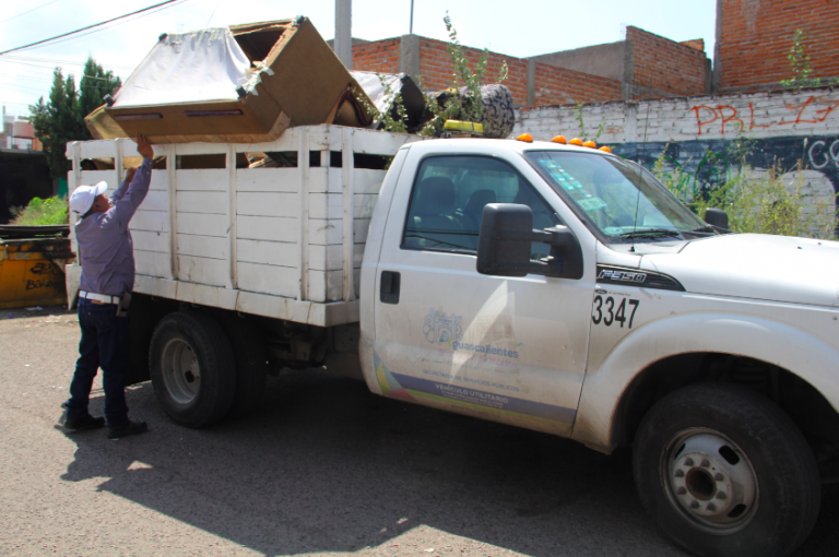 Piden no dejar ramas y muebles en vía pública de Aguascalientes