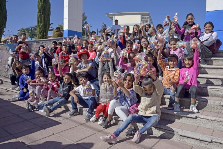DIF Aguascalientes realiza la entrega de más de tres mil bolos en centros de catecismo