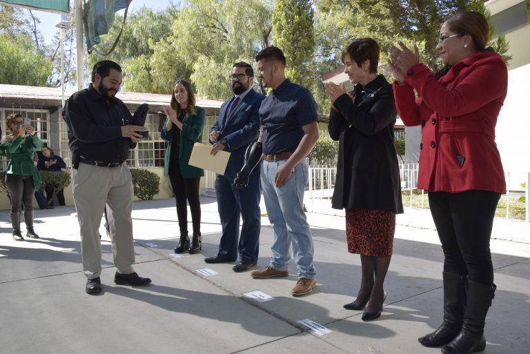 Estudiantes de Aguascalientes construyen prótesis mioeléctrica 