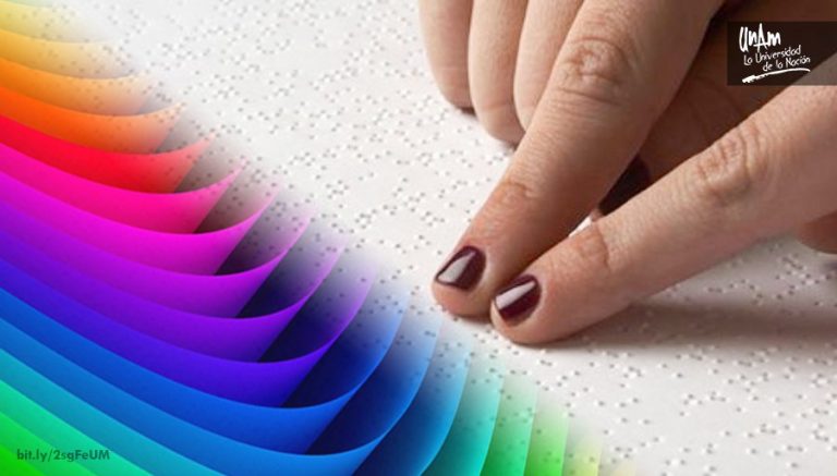 Crea estudiante universitaria libro en braille para identificar colores   