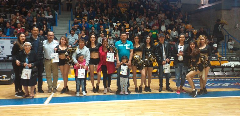 Panteras de Aguascalientes y GAES entregan dispositivos auditivos