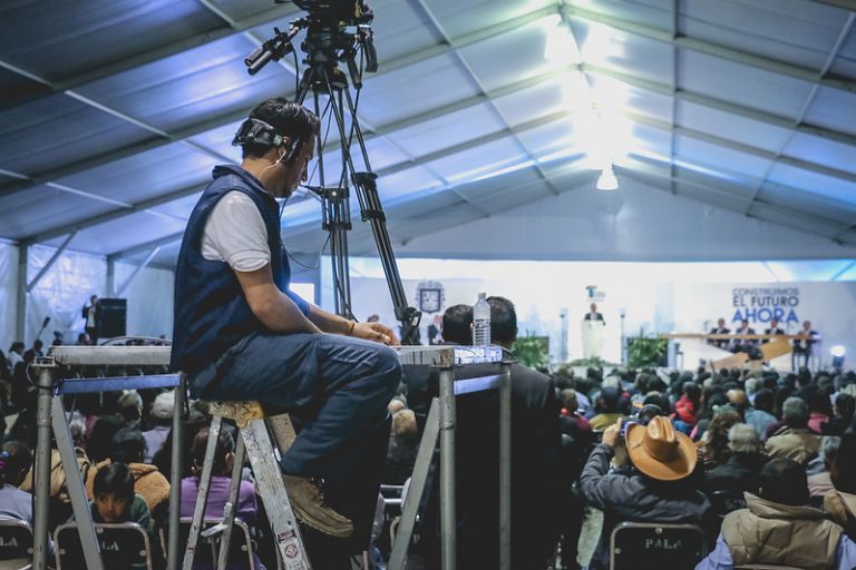 Medios de comunicación son orientadores y socializadores