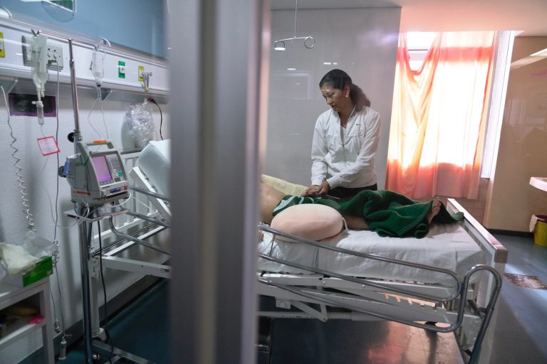 Convoca IMSS a nueva solidaridad global para acceso equitativo a medicamentos y equipo médico   