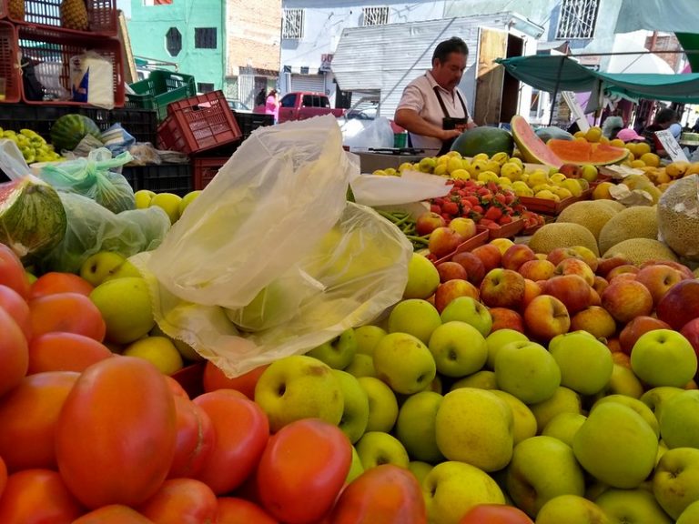 Por costumbre, ha sido difícil dejar de usar plásticos de un solo uso en Aguascalientes