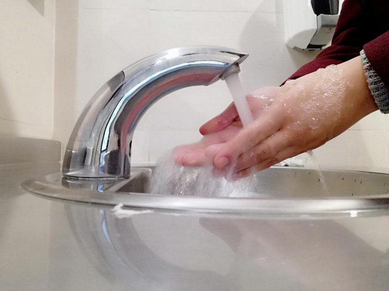 Investigador de la Autónoma de Aguascalientes indaga sobre el problema de la fluorización del agua en el estado