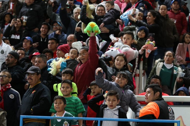 Necaxa entregó juguetes recolectados en el Rayotón