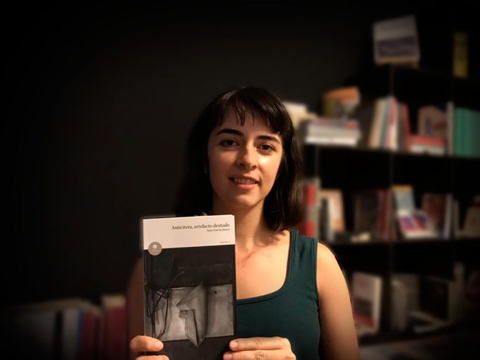 Un libro sobre la ficción, que reflexiona sobre la ficción y libros que se están escribiendo