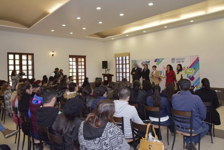 DIF de Aguascalientes capacita a 100 sicólogos 
