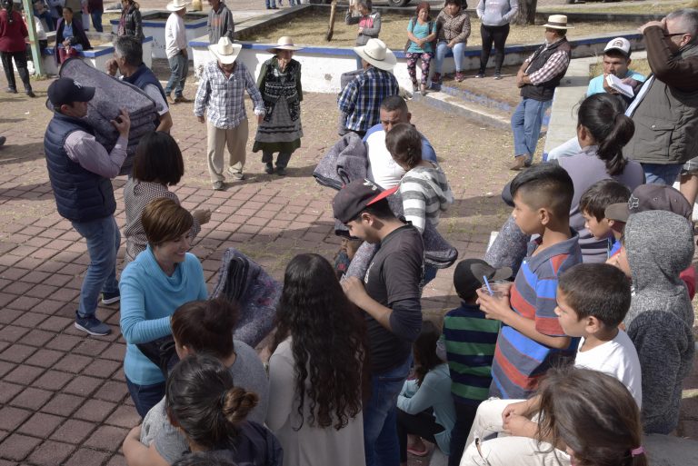 Concluye DIF estatal gira por 30 comunidades 