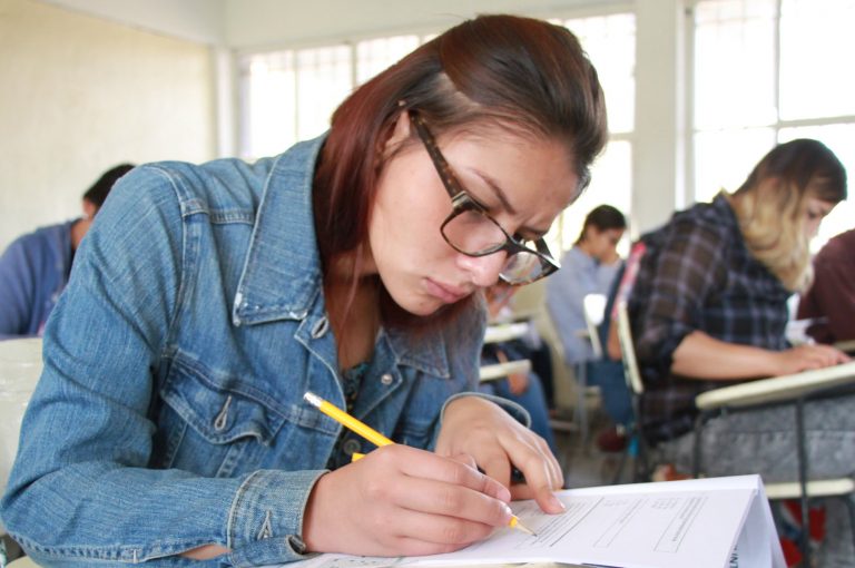 Ofrece IEA créditos a jóvenes para continuar o concluir estudios superiores