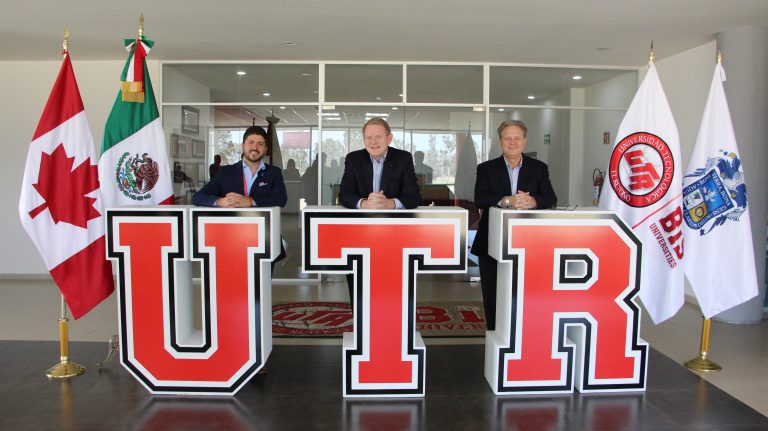 Visita embajador de Canadá la UTR 