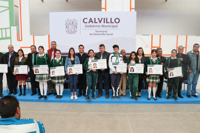 Entregaron credenciales de la Beca de Transporte Escolar en Calvillo