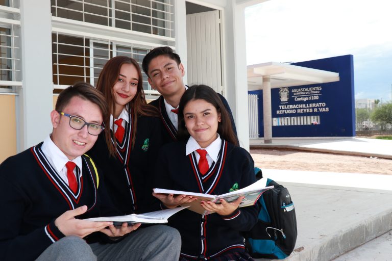 Becan a estudiantes que sean tutores de compañeros en riesgo de deserción escolar    