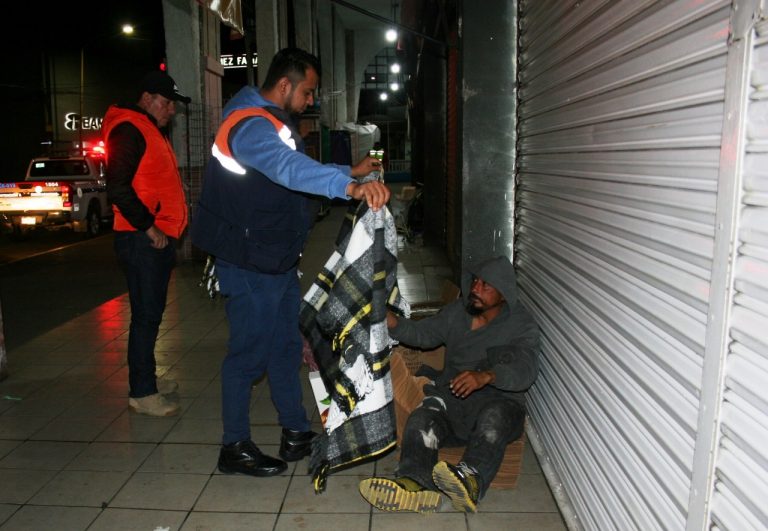 Brindan apoyo directo a personas vulnerables