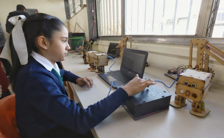 Comienzan programas de laboratorios en Ciencia y Tecnología en primaria