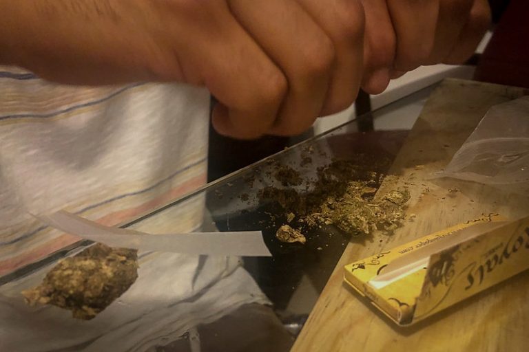 Discurso moralista retrasa debate sobre la legalización de la marihuana 