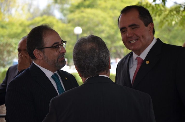 Acepta diputado haberle dado muchas facultades a Carlos Lozano de la Torre