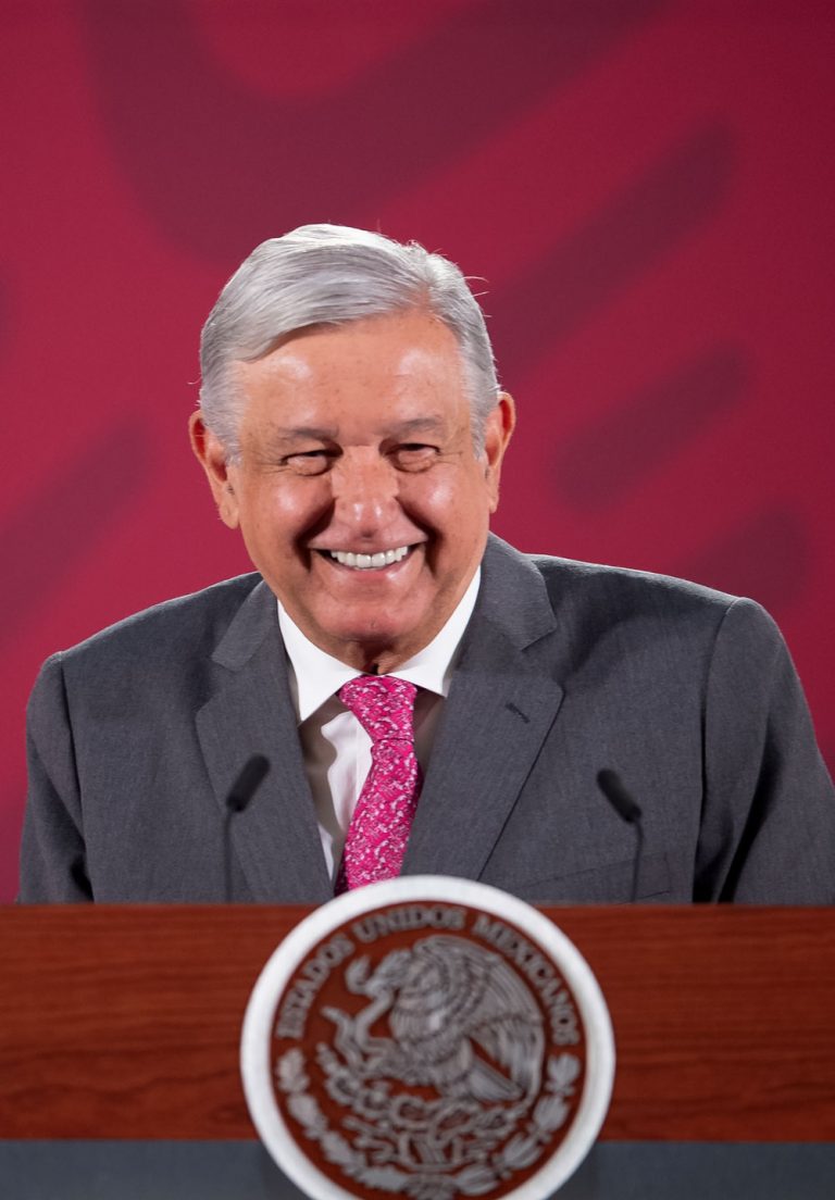 Feministas, no pinten paredes: López Obrador