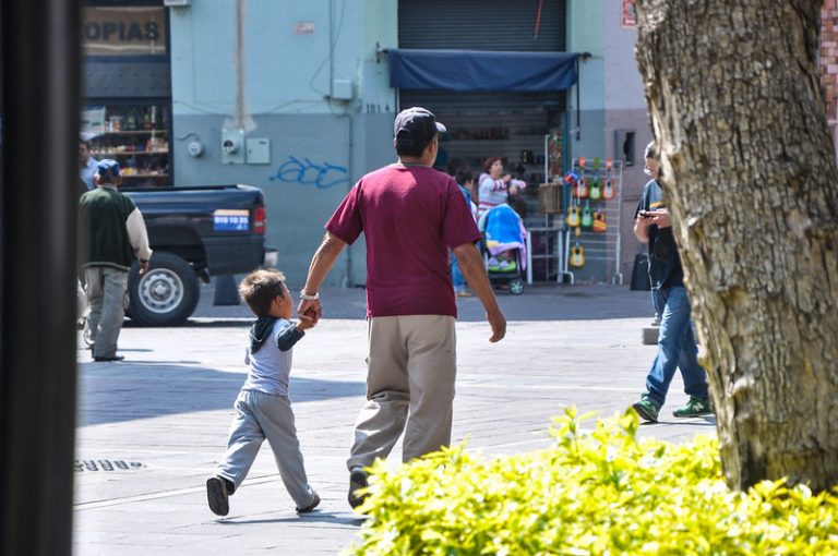 Responsabilizar a padres por faltas de hijos menores requiere un profundo análisis