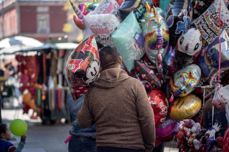 Comerciantes piden reubicación del ambulantaje en Aguascalientes