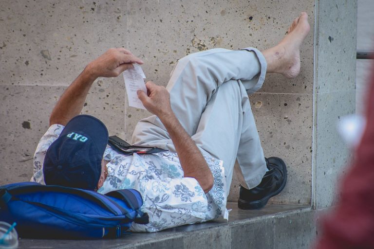 Quitar los “puentes” no es la manera de promover la memoria histórica en los días festivos