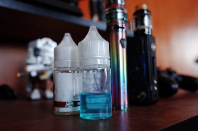 Se pide la prohibición de cigarros electrónicos y vaporizadores en espacios cerrados