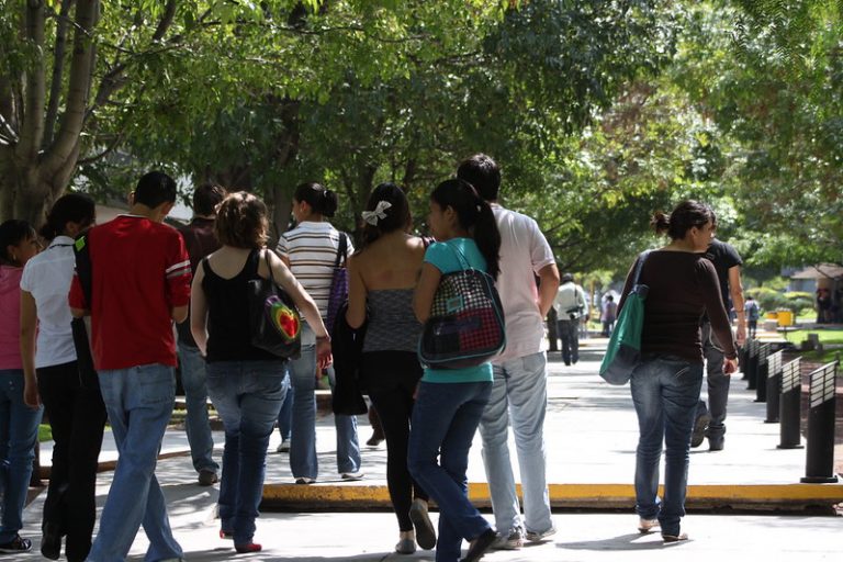 Preocupa disminución de recursos para universidades