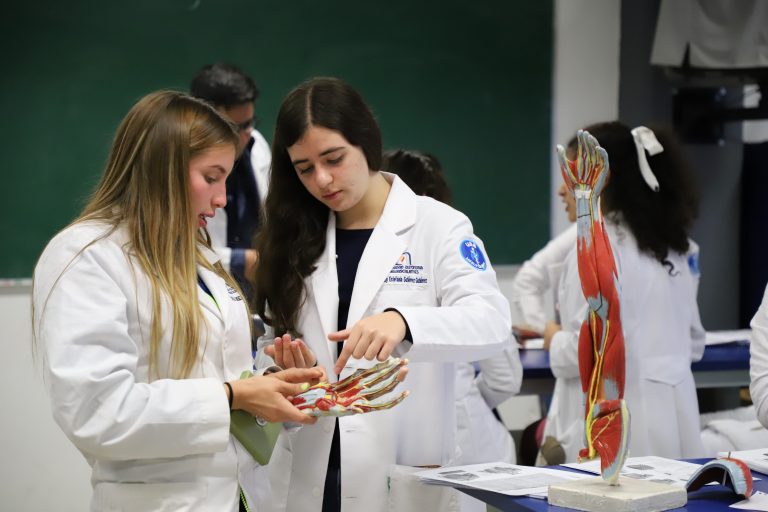 Licenciatura en Médico Cirujano de la UAA refrenda acreditación por el Comaem