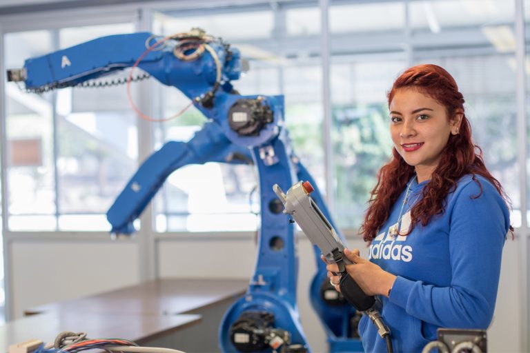 Más de 2 mil becas para que docentes cursen maestrías, doctorados y especialidades