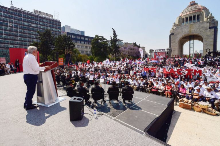 López Obrador asiste a congreso de la CTM