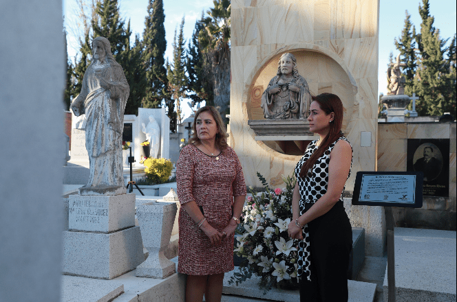 Realizan homenaje al maestro J. Refugio Reyes Rivas